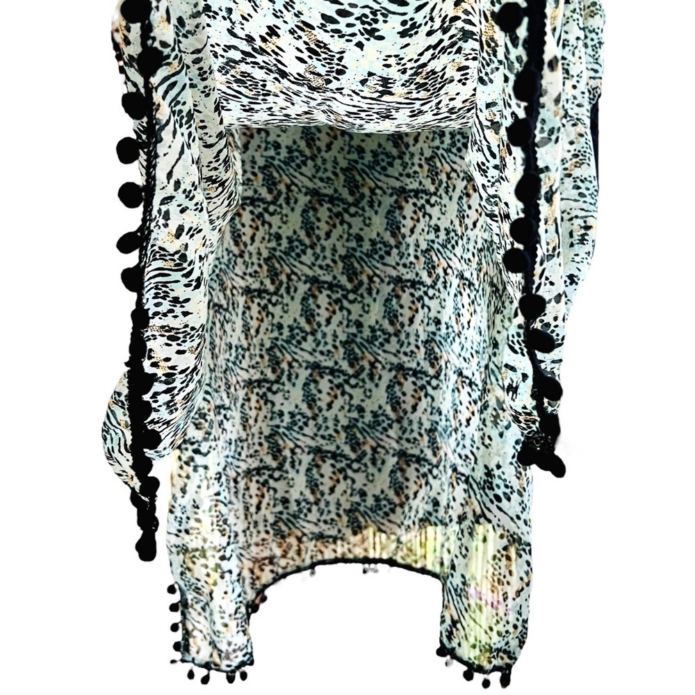 West Loop Animal Print Kimono Cover Up Boho Pom Pom Trim V Neck Sheer NWT OSFM - Picture 5 of 10